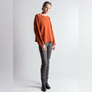 VINCE CASHMERE BLEND LARGE ORANGE SWEATER. Dolman, scoop hem, rounded neckline